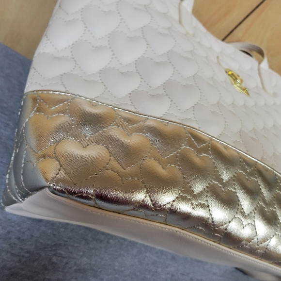 Betsey Johnson Heart Tote ❤️ - Picture 11 of 12